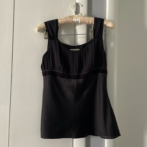 Ann Taylor Black Sleeveless Top with Pleated Accent for Bust Area in Size 0P - Picture 2 of 6